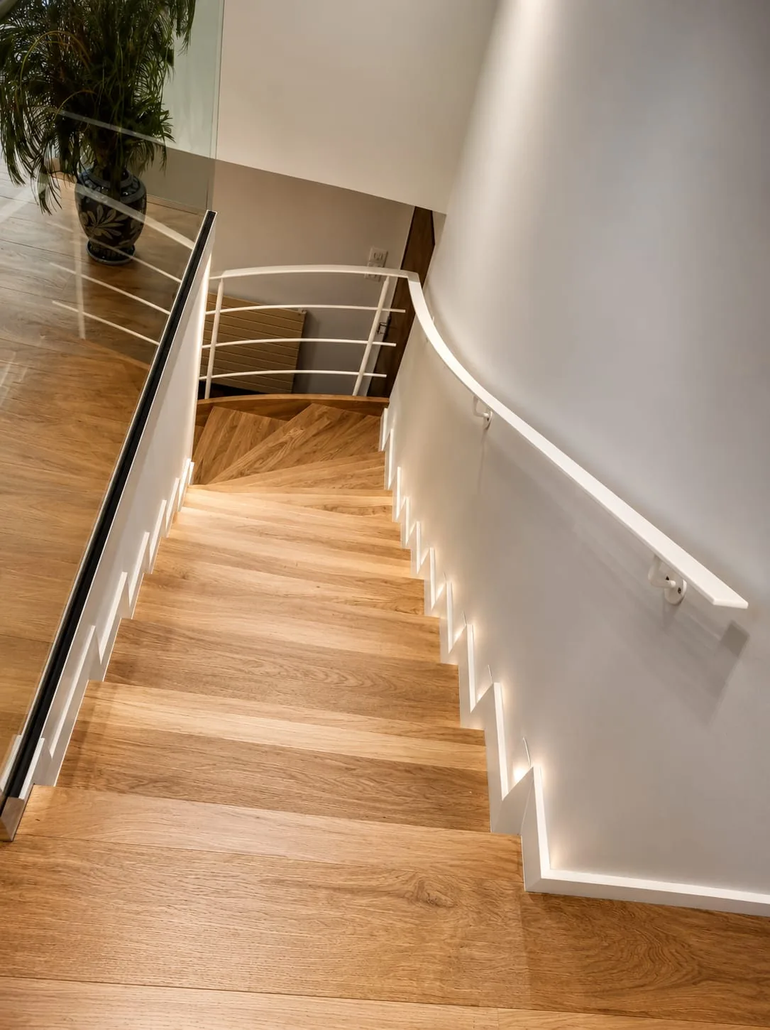 Escalier chêne et métal avec éclairage intégré - Métallerie Maringer